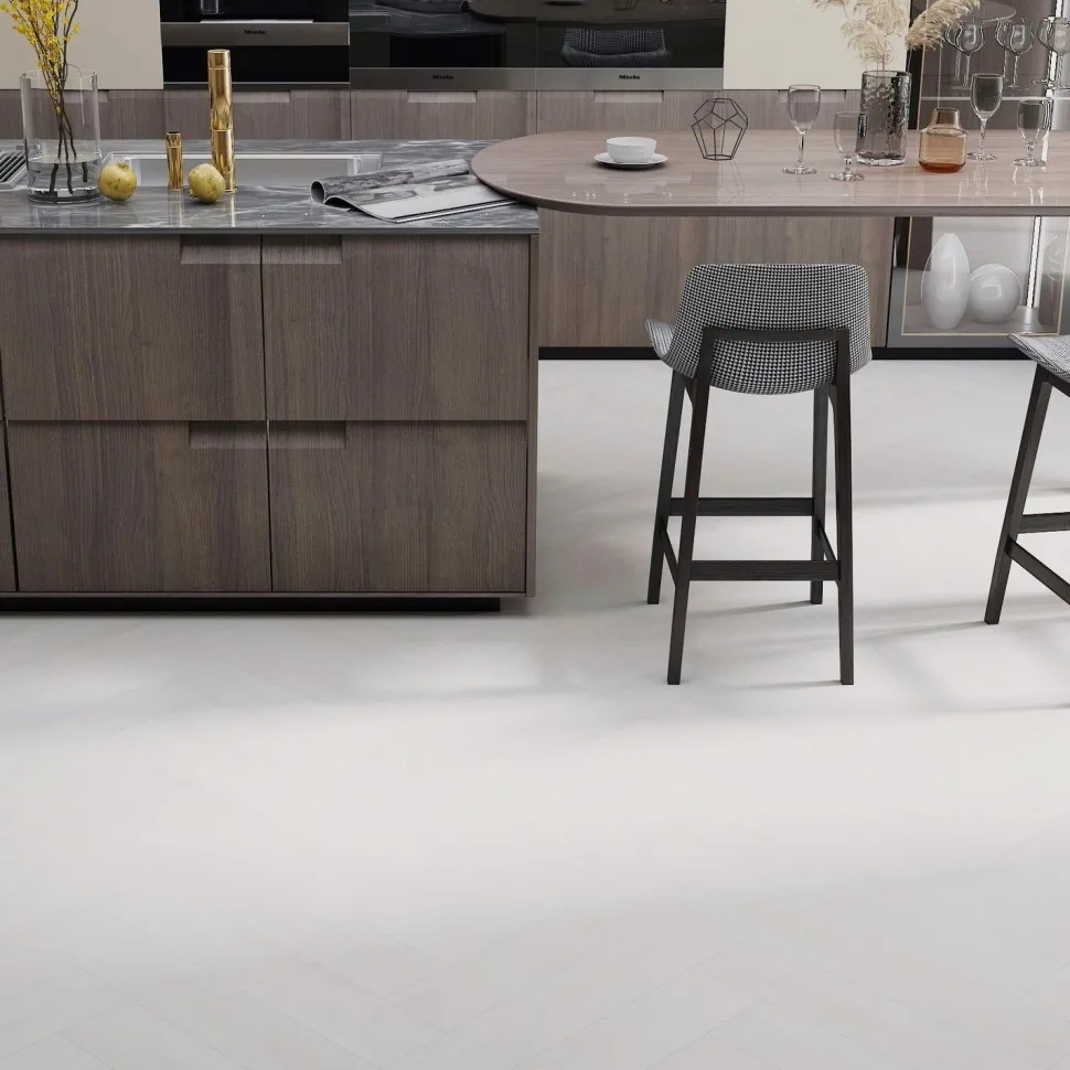Kivikomposiittikalanruotovinyylilankku DomusFlooring Kuura valkeatammi, integroitu askeläänieriste