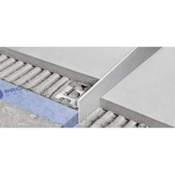 Linjakaivon kaatolista reunalle Progress Profiles Proshower 2% kaato 28/30x10x1000 mm
