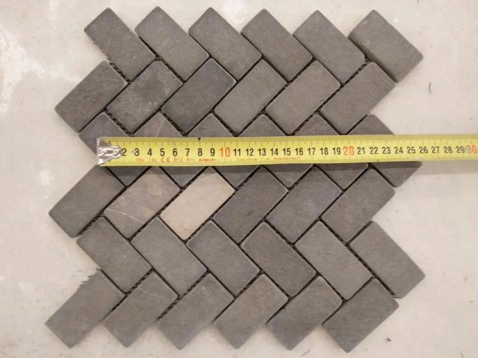 Marmorimosaiikki Qualitystone Herringbone Gray, 30 x 60 mm
