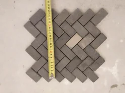 Marmorimosaiikki Qualitystone Herringbone Gray, 30 x 60 mm