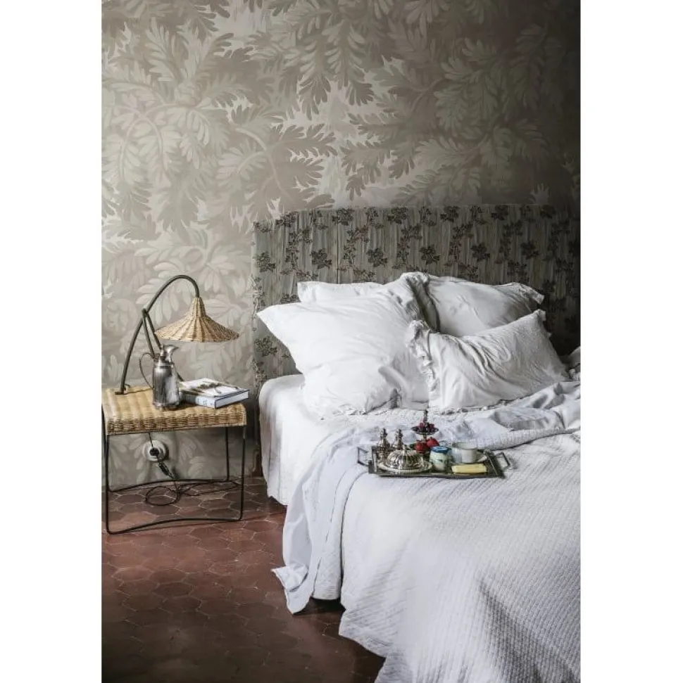 Metsätapetti Rebel Walls Spruce Forest hiekka, mittatilaus, non-woven