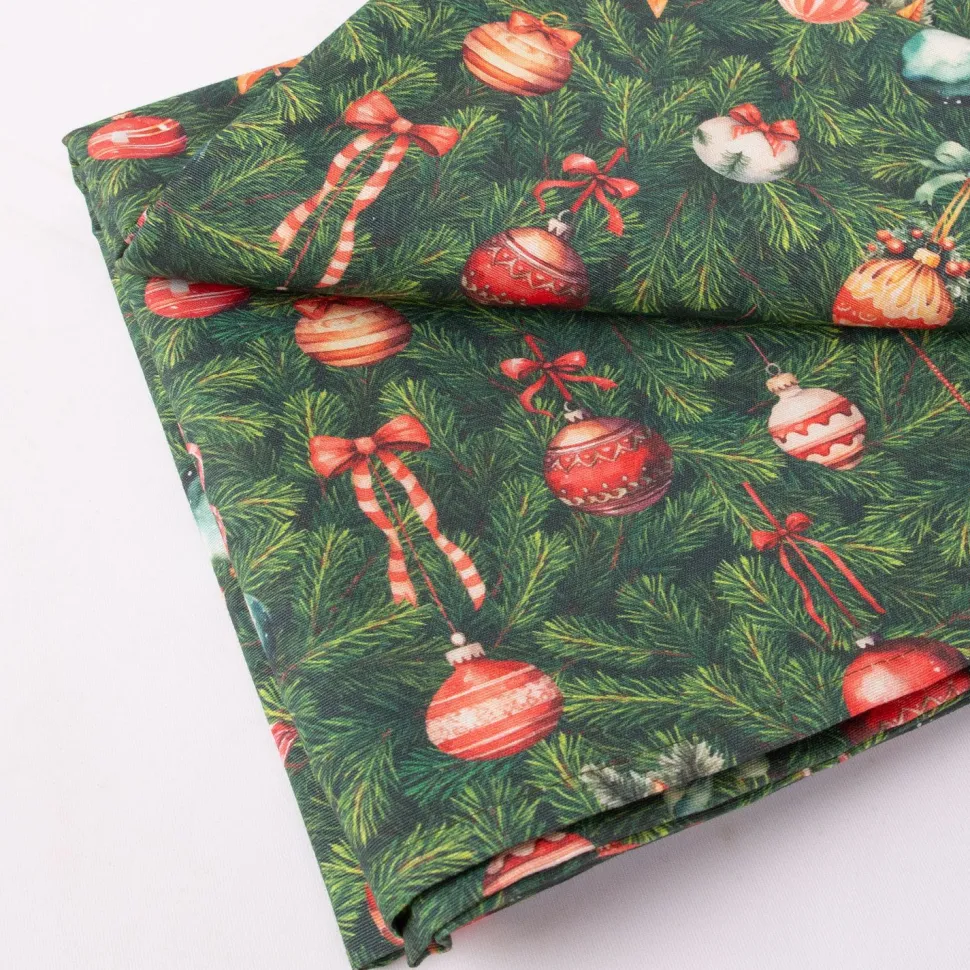 Pöytäliina Home4You CHRISTMAS NEW 136x220 cm, joulukoristeet kuusessa, monivärinen