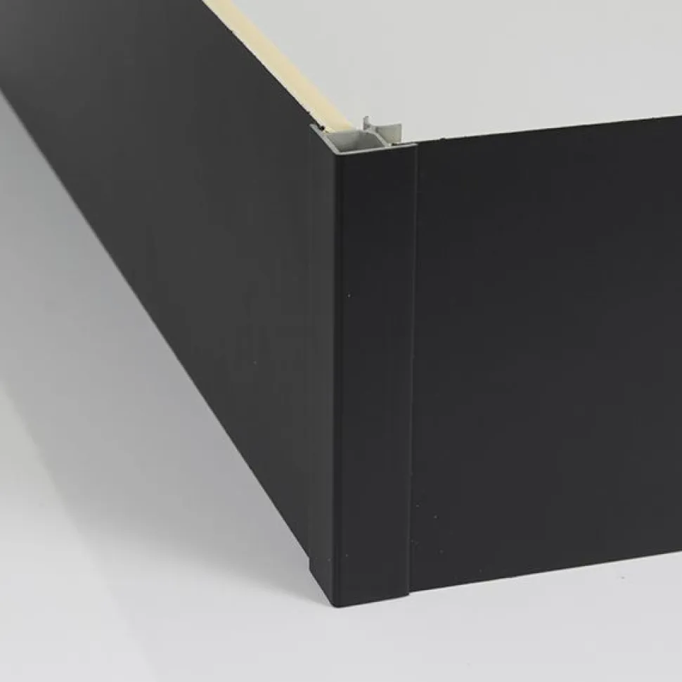 Sokkelin kulmalista Grip 90° 150mm musta
