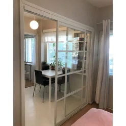 Tilanjakaja/liukuovi Mirror Line kahdella ovella valkoinen korkea malli mittatilaus